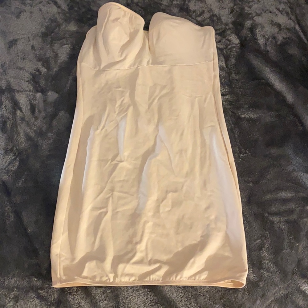 Strapless shape wear slip
